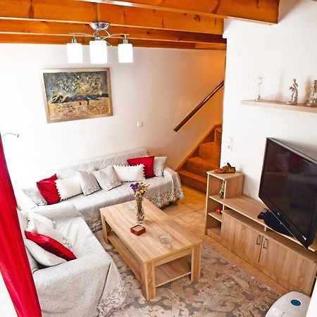 Marilou'S Cottage Agios Matthaios  Exterior photo