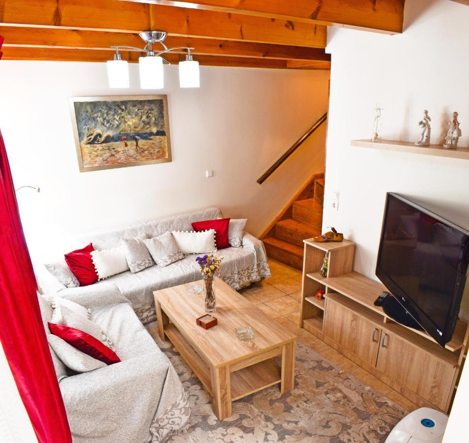 Marilou'S Cottage Agios Matthaios  Exterior photo