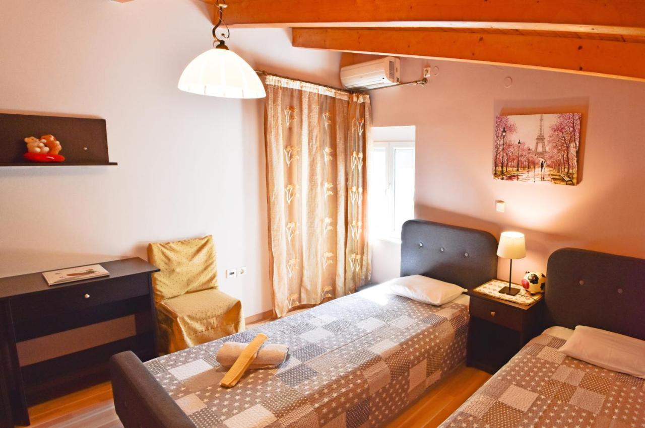 Marilou'S Cottage Agios Matthaios  Exterior photo