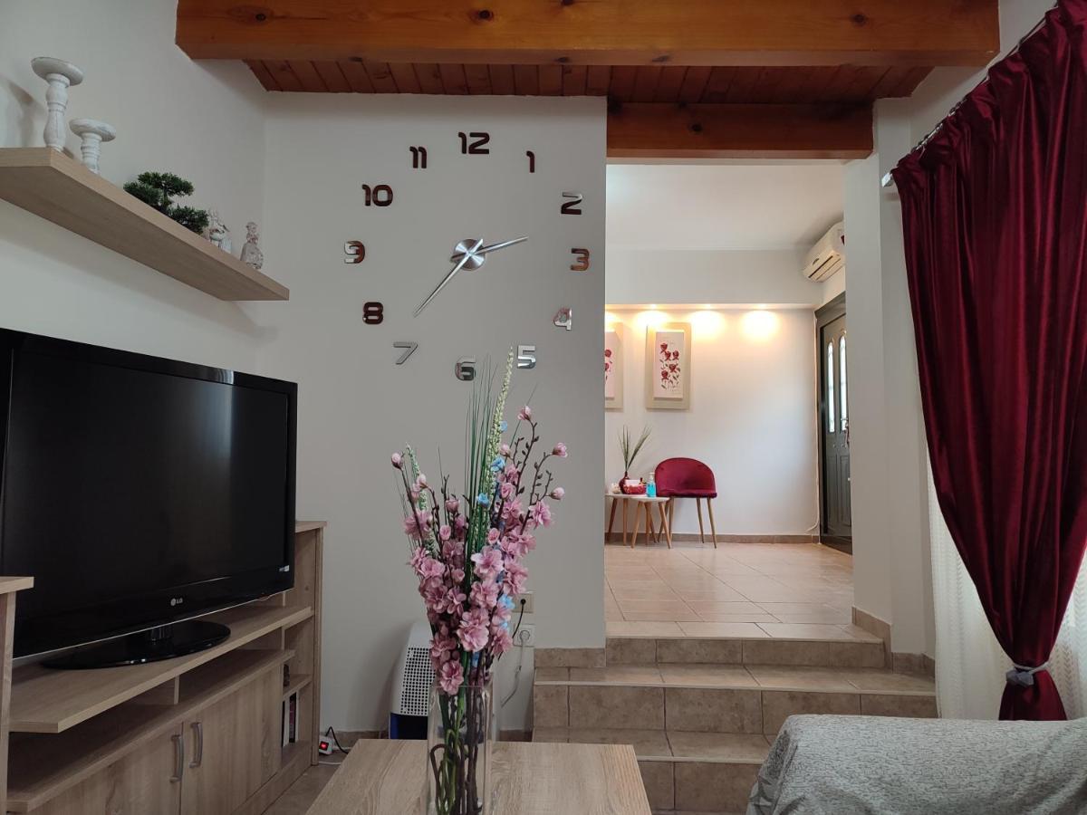 Marilou'S Cottage Agios Matthaios  Exterior photo