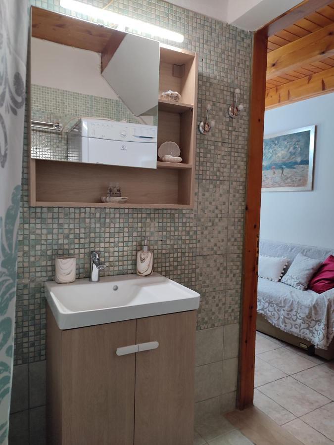 Marilou'S Cottage Agios Matthaios  Exterior photo